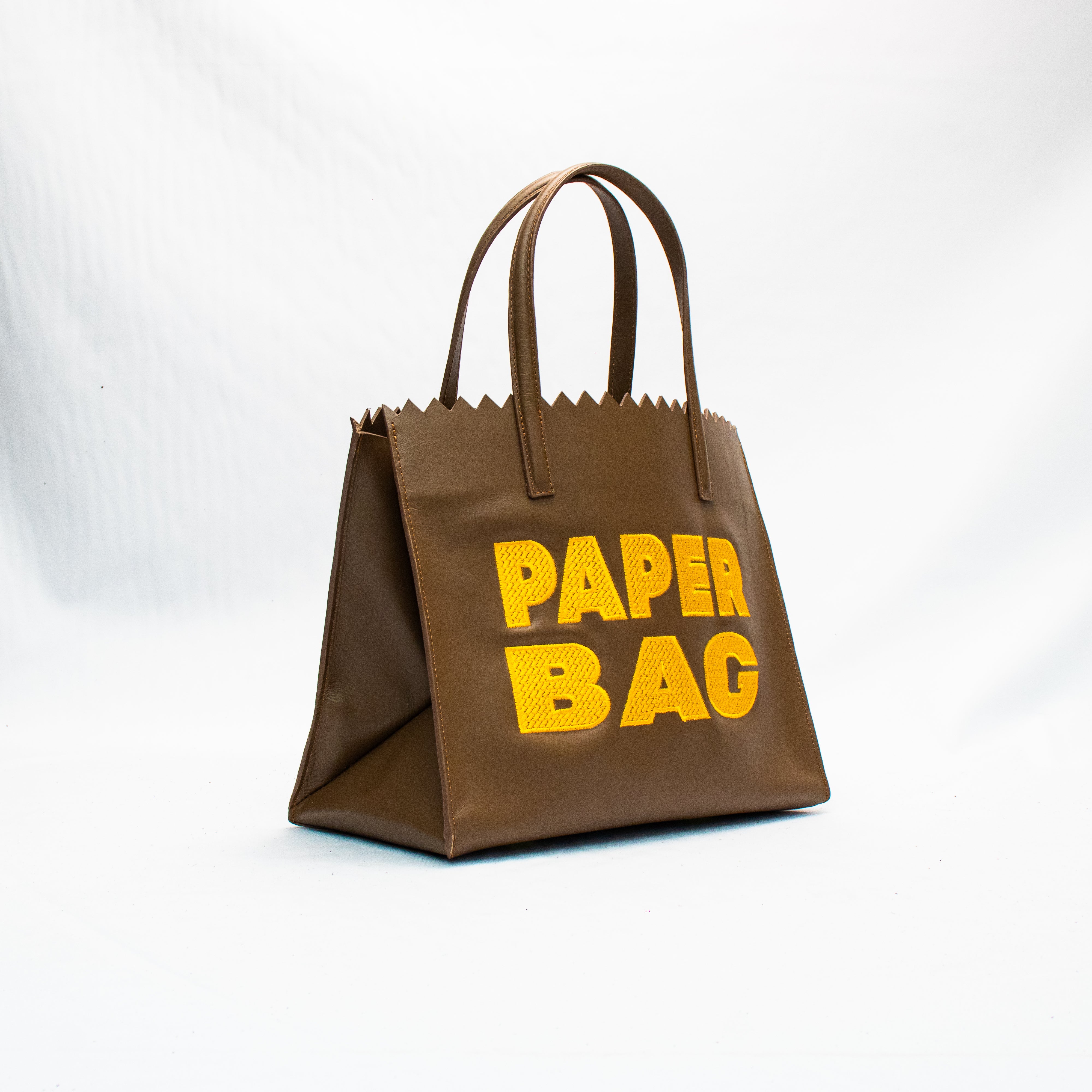PAPER BAG SHORT taupe x bordado mango maduro