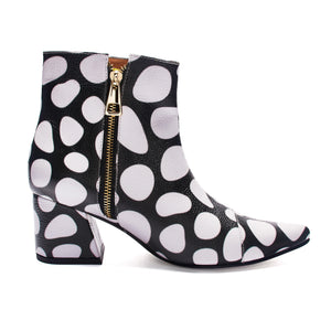 ANKLE boots B&W eggs