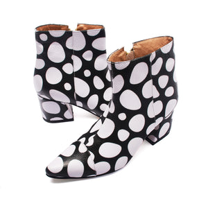 ANKLE boots B&W eggs