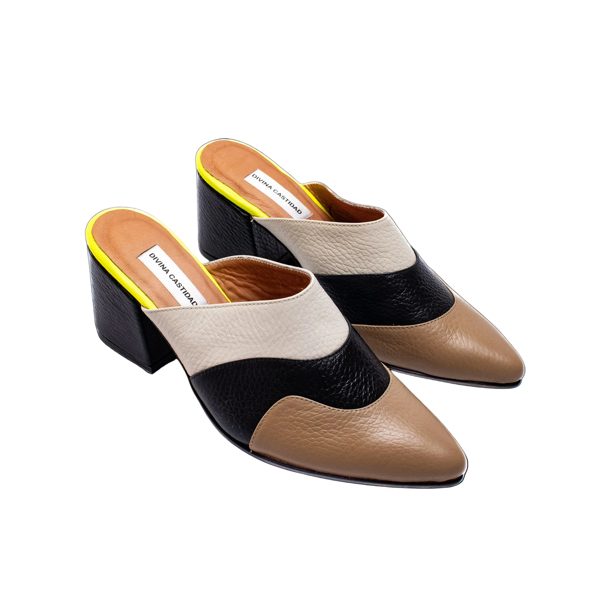 OLA MULES beige, negro y cocoa