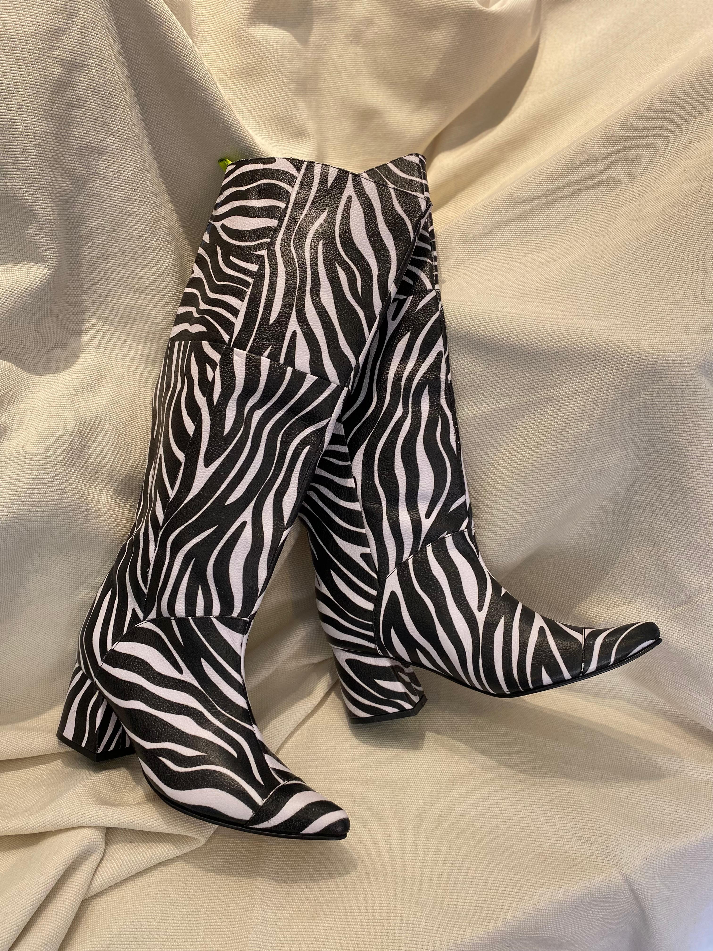 Sample - KNEE high BOOTS b&w ZEBRA